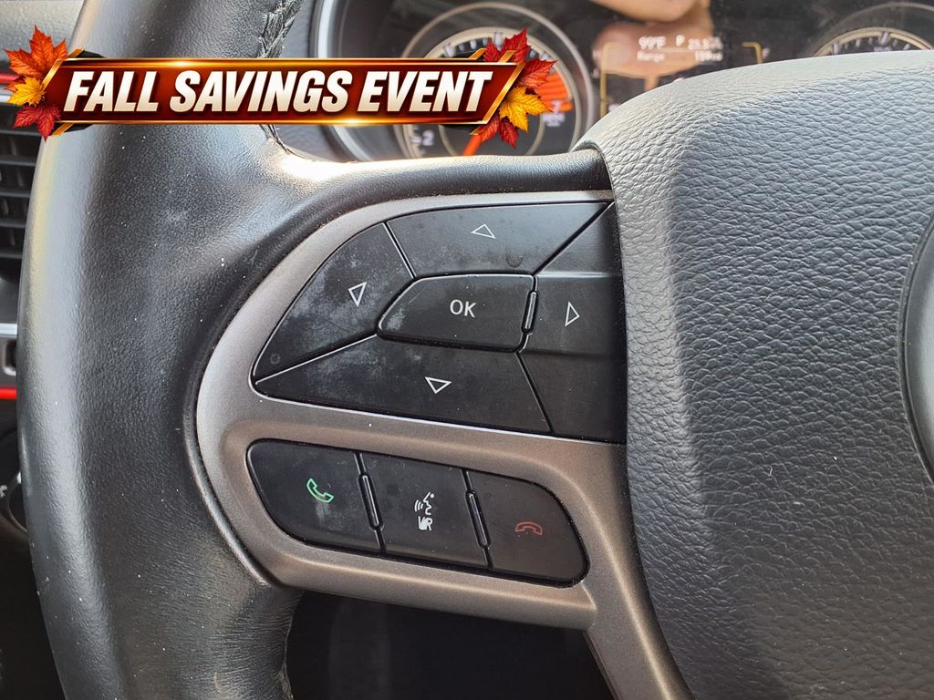Used 2019 Granite Crystal Metallic Clearcoat Jeep Latitude Plus image 17
