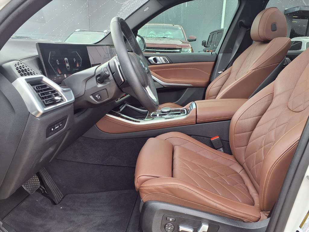 Used 2025 Alpine White BMW sDrive40i image 10