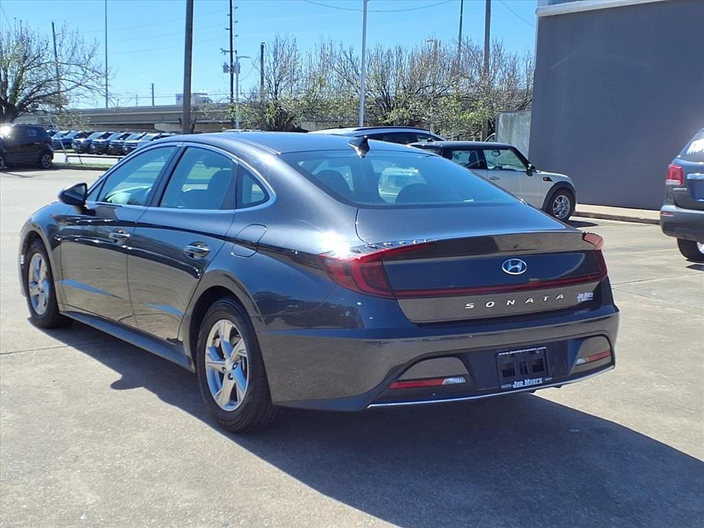 Used 2021 Portofino Gray Hyundai SE image 2