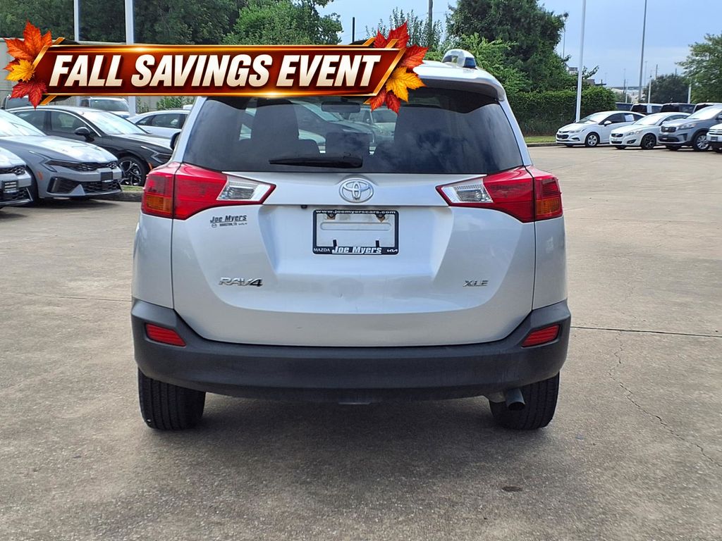 Used 2013 Classic Silver Metallic Toyota XLE image 8