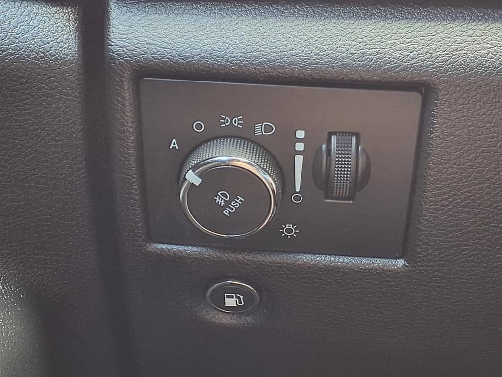 Used 2020 Bright White Clearcoat Jeep Altitude image 16