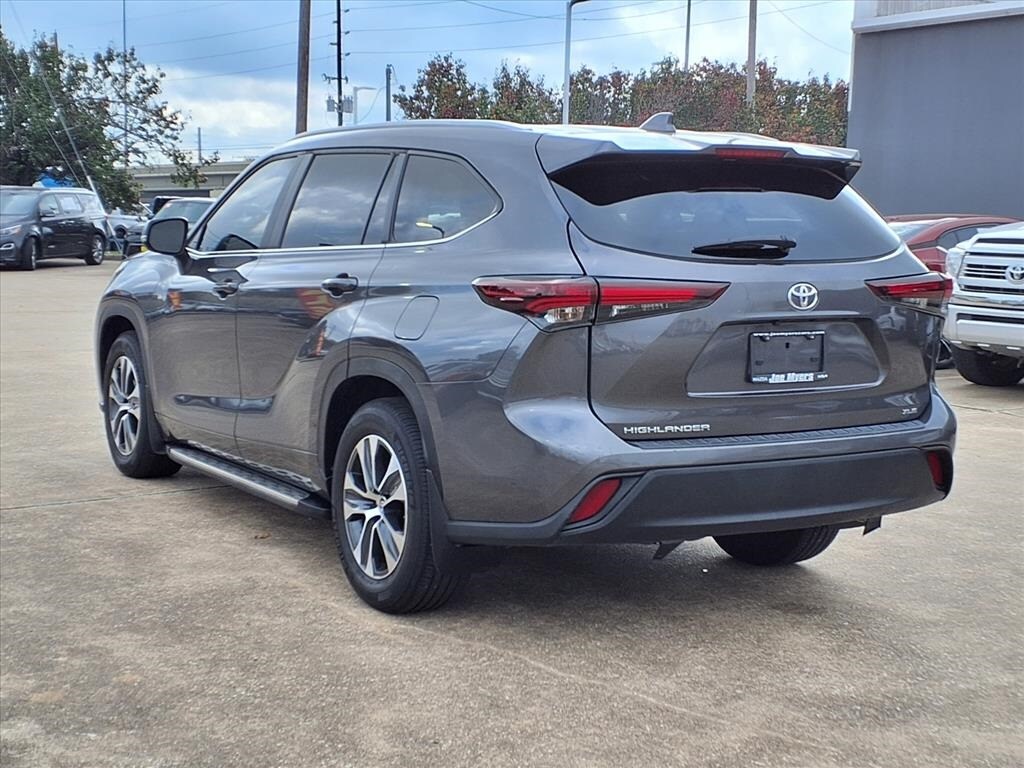 Used 2024 Toyota Highlander LE SUV