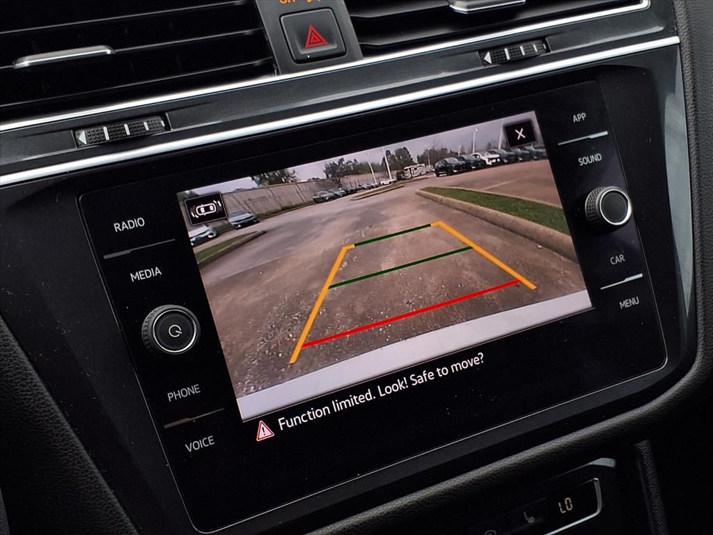 Used 2021 Pure White Volkswagen 2.0T SE image 20