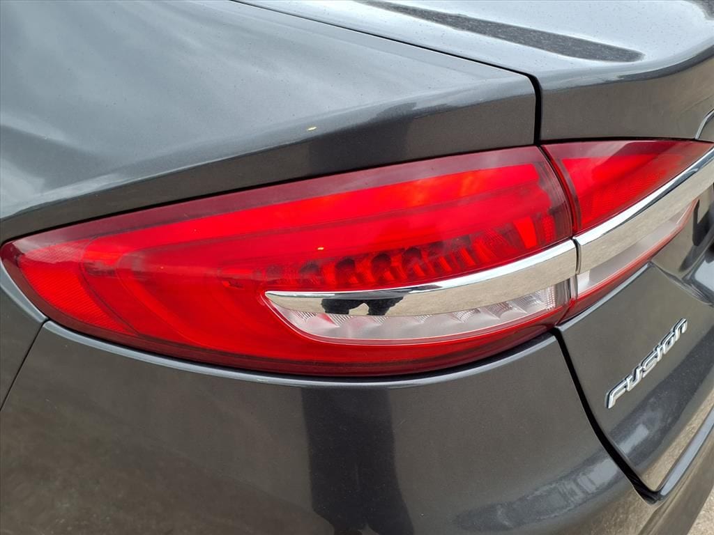 Used 2017 Magnetic Ford SE image 12