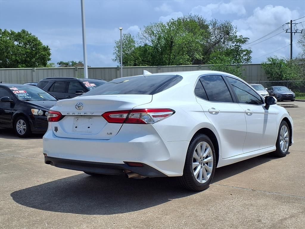 Used 2020  Toyota LE image 7