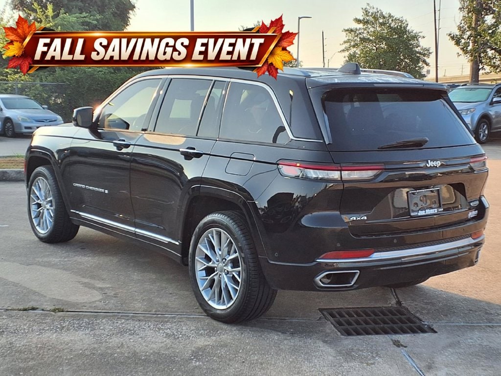 Used 2022 Diamond Black Crystal Pearlcoat Jeep Summit image 2