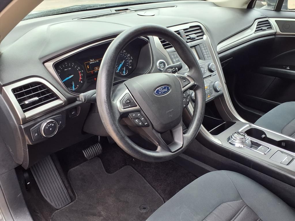 Used 2017 Magnetic Ford SE image 13