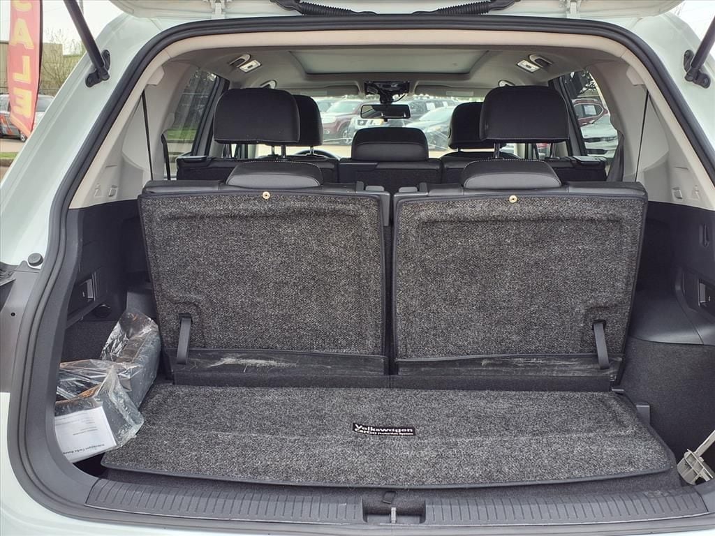 Used 2021 Pure White Volkswagen 2.0T SE image 12