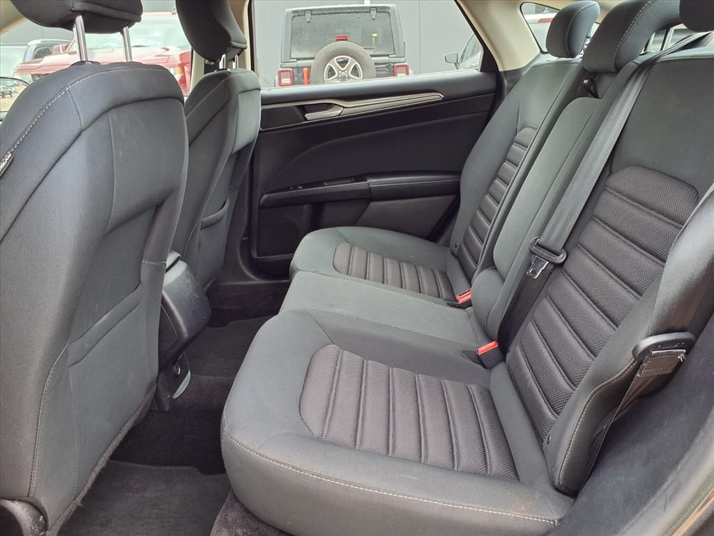 Used 2017 Magnetic Ford SE image 15