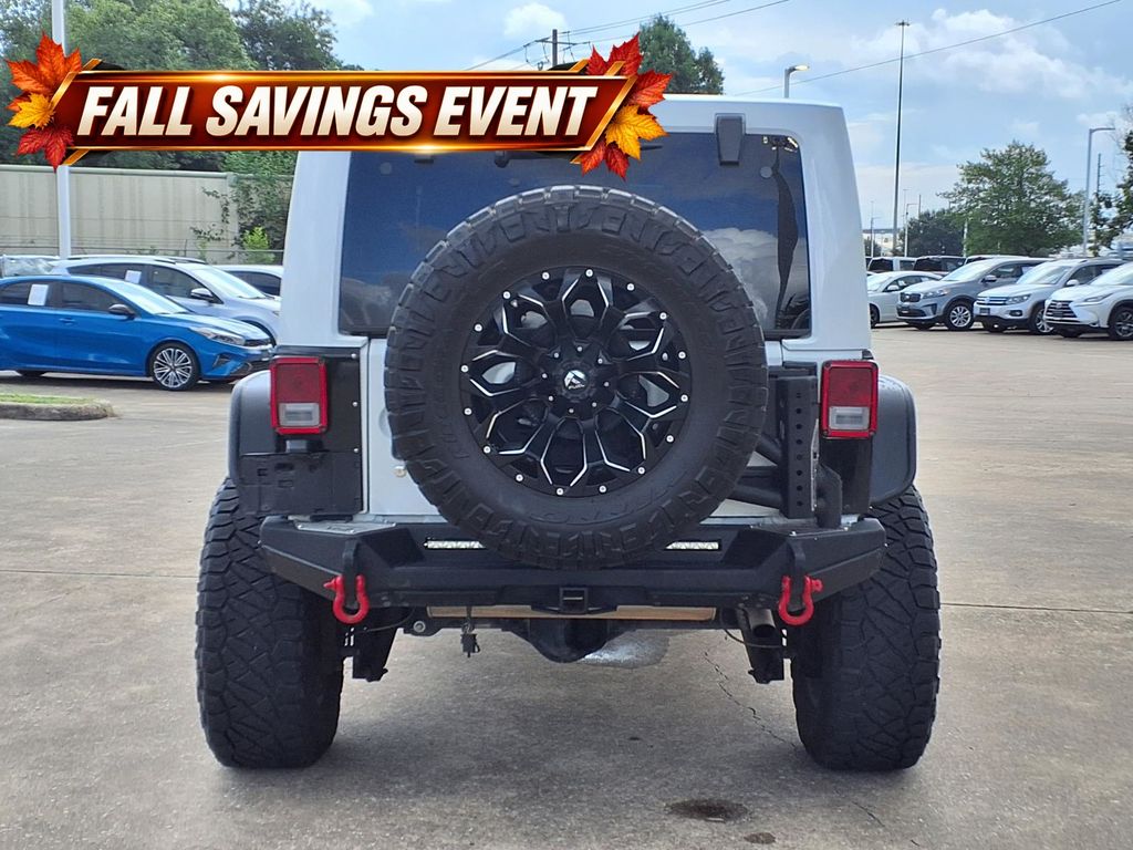 Used 2013 Bright White Clearcoat Jeep Unlimited Sahara image 8