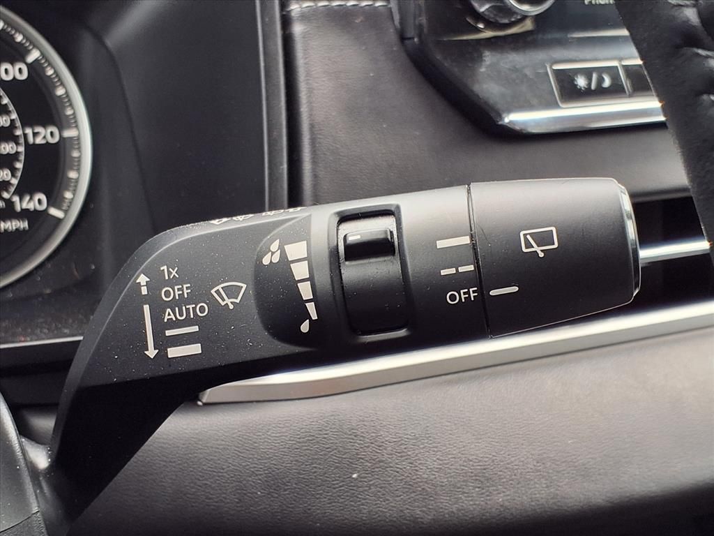 Used 2024  Mitsubishi SE image 23