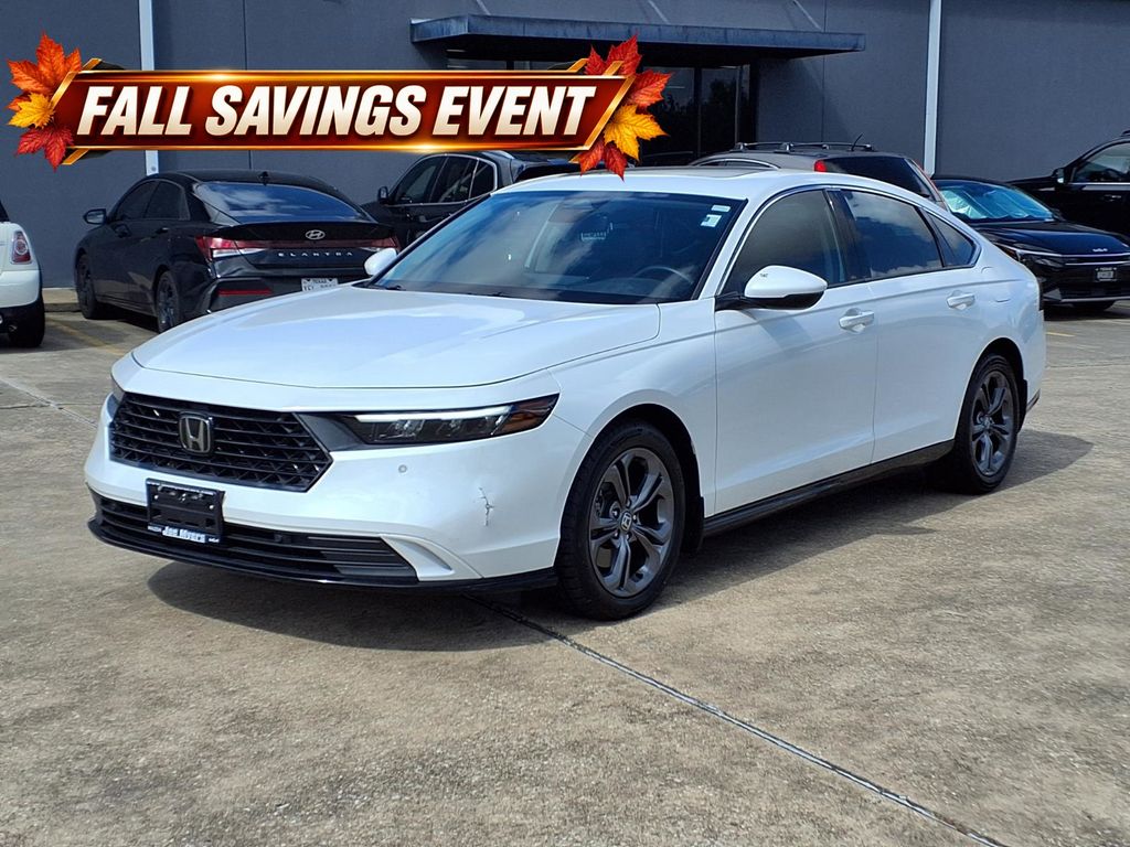 Used 2024  Honda EX-L image 3