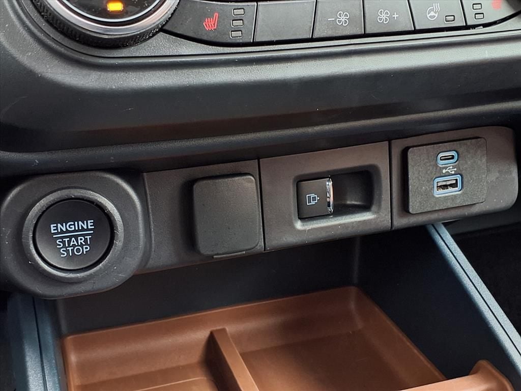 Used 2024 Cactus Gray Ford Lariat image 26