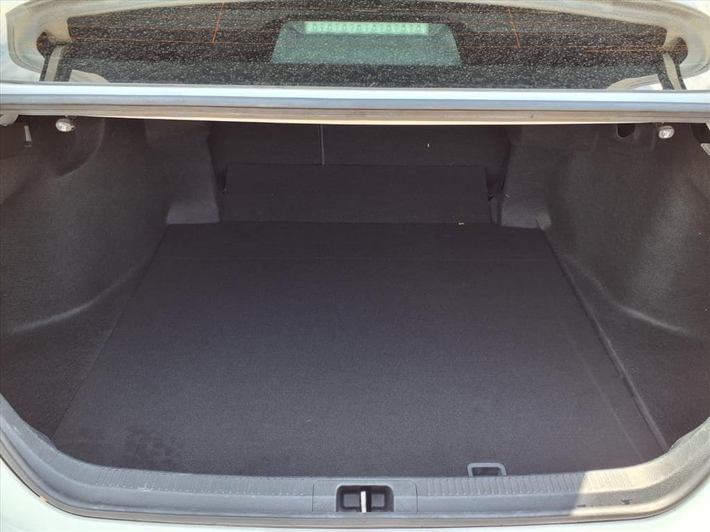 Used 2020  Toyota LE image 13