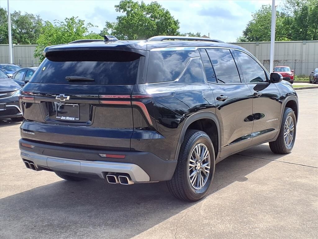 Used 2025 Chevrolet Traverse LT SUV