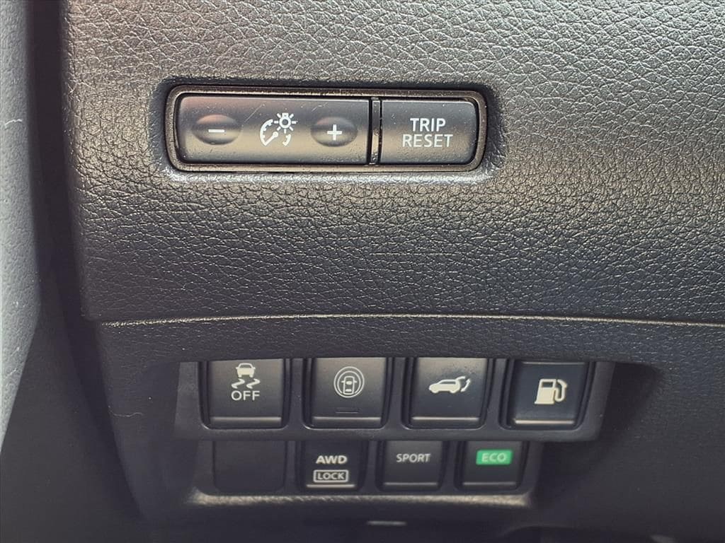 Used 2019 Caspian Blue Metallic Nissan SV image 24