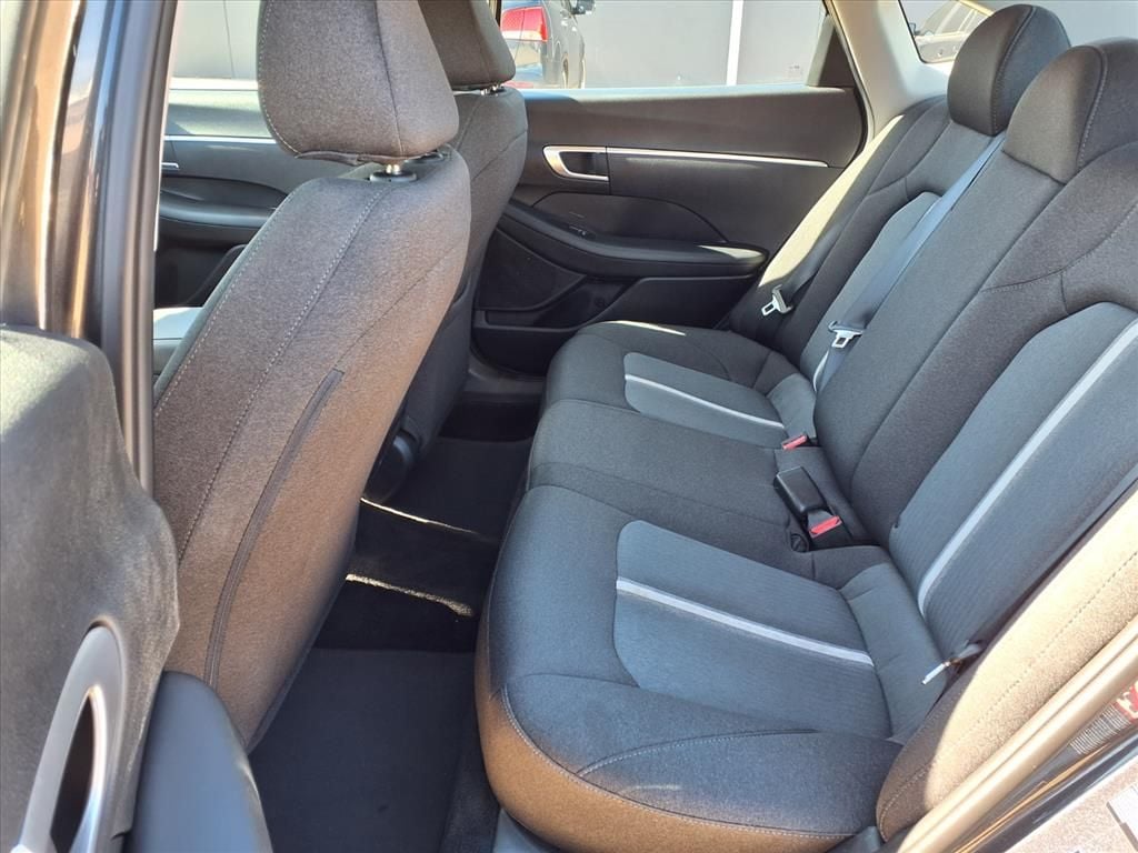 Used 2021 Portofino Gray Hyundai SE image 11