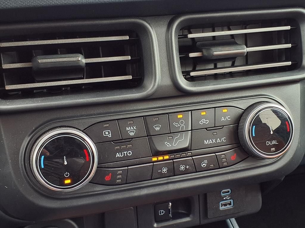 Used 2024 Cactus Gray Ford Lariat image 25