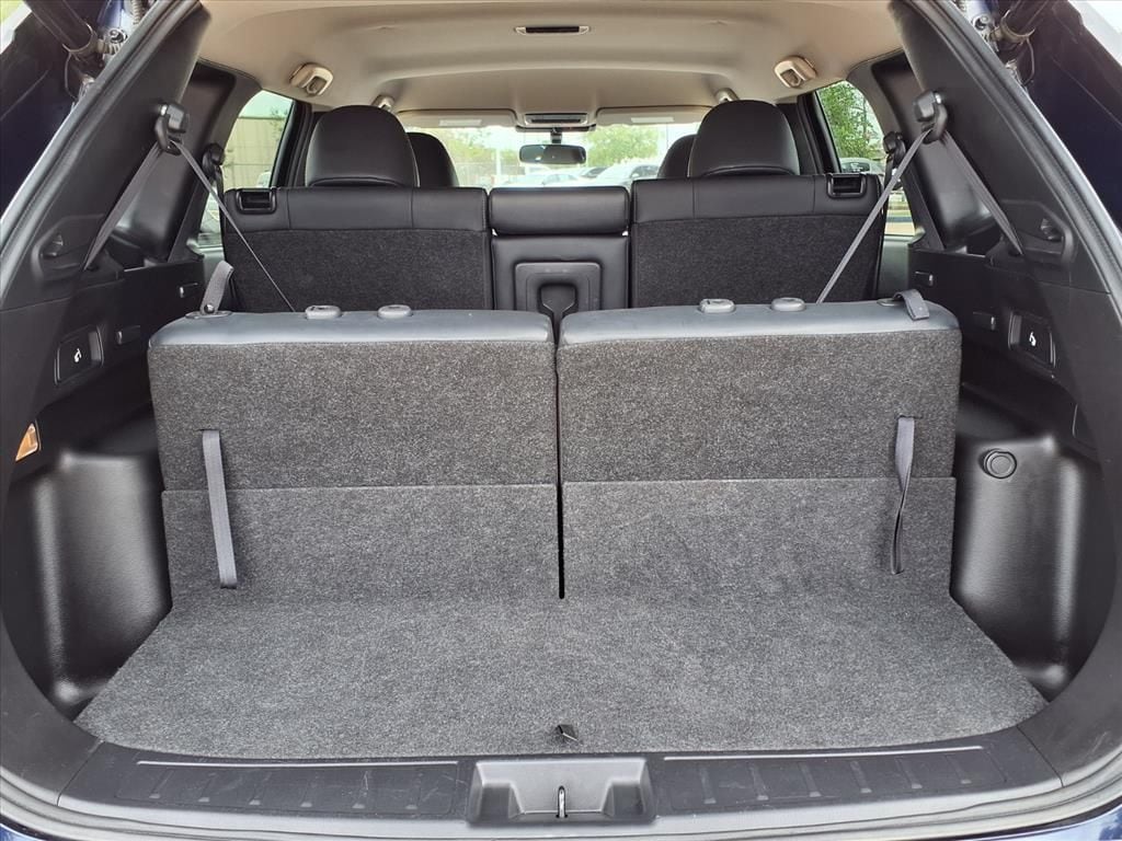 Used 2024  Mitsubishi SE image 14