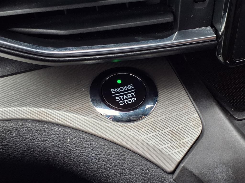 Used 2020 Blue Ford XLT image 28