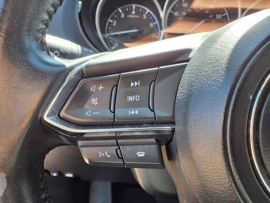 Used 2022 Snowflake White Pearl Mica Mazda Touring image 19