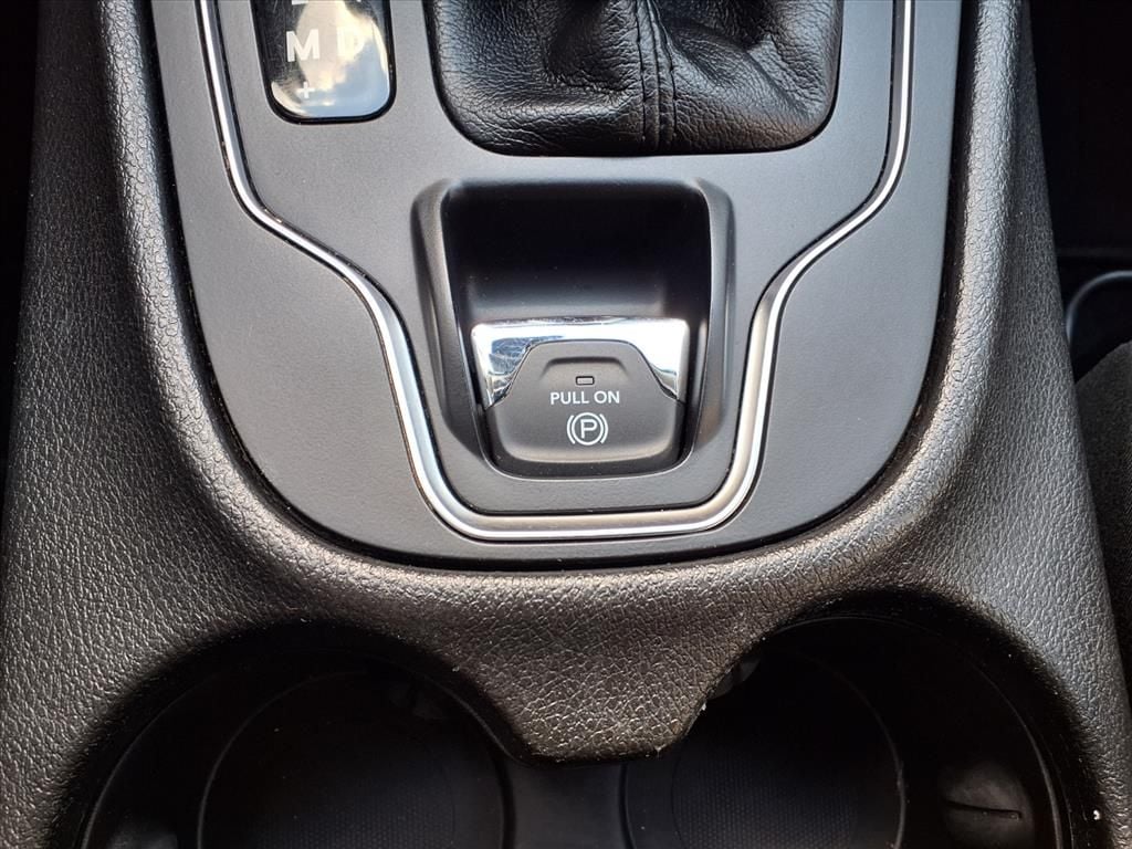 Used 2019 Bright White Clearcoat Jeep Latitude Plus image 22