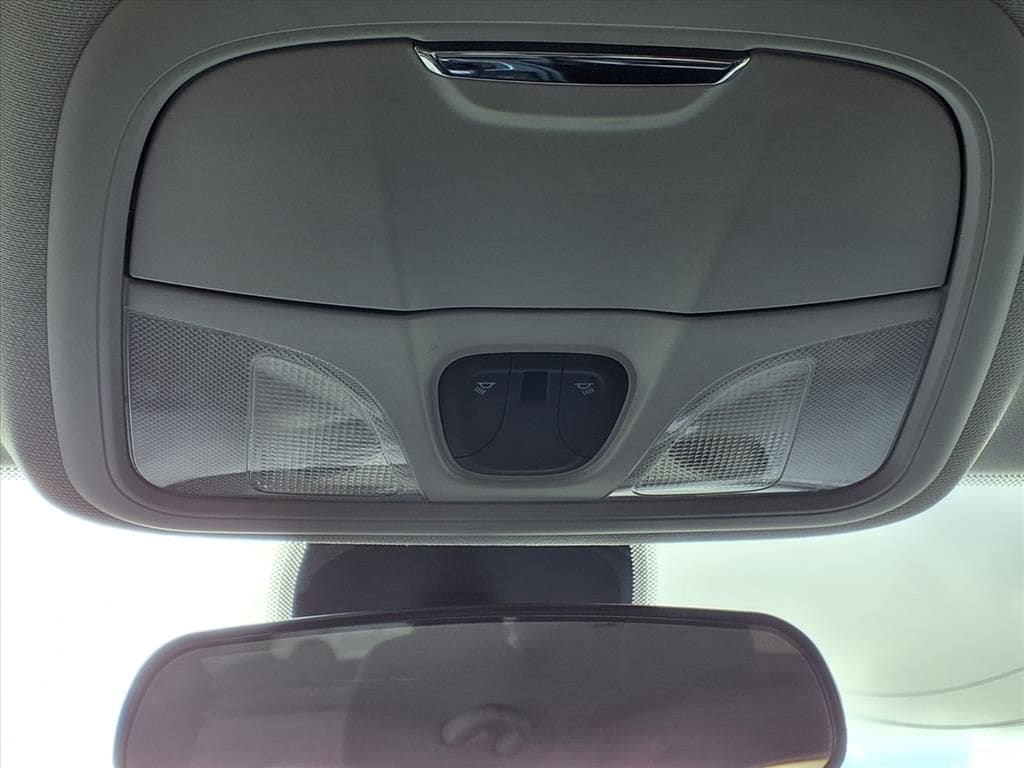 Used 2019 Bright White Clearcoat Jeep Latitude Plus image 26