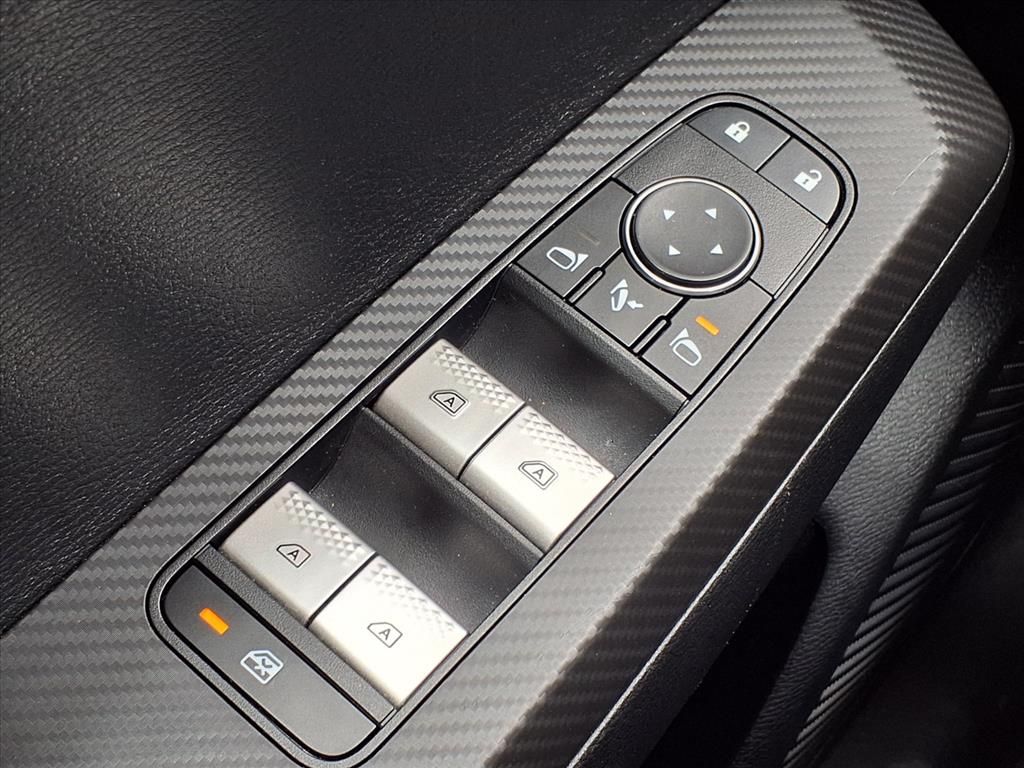 Used 2024  Mitsubishi SE image 28