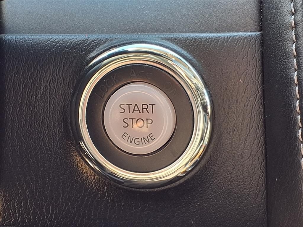 Used 2020 Gun Metallic Nissan SL image 15