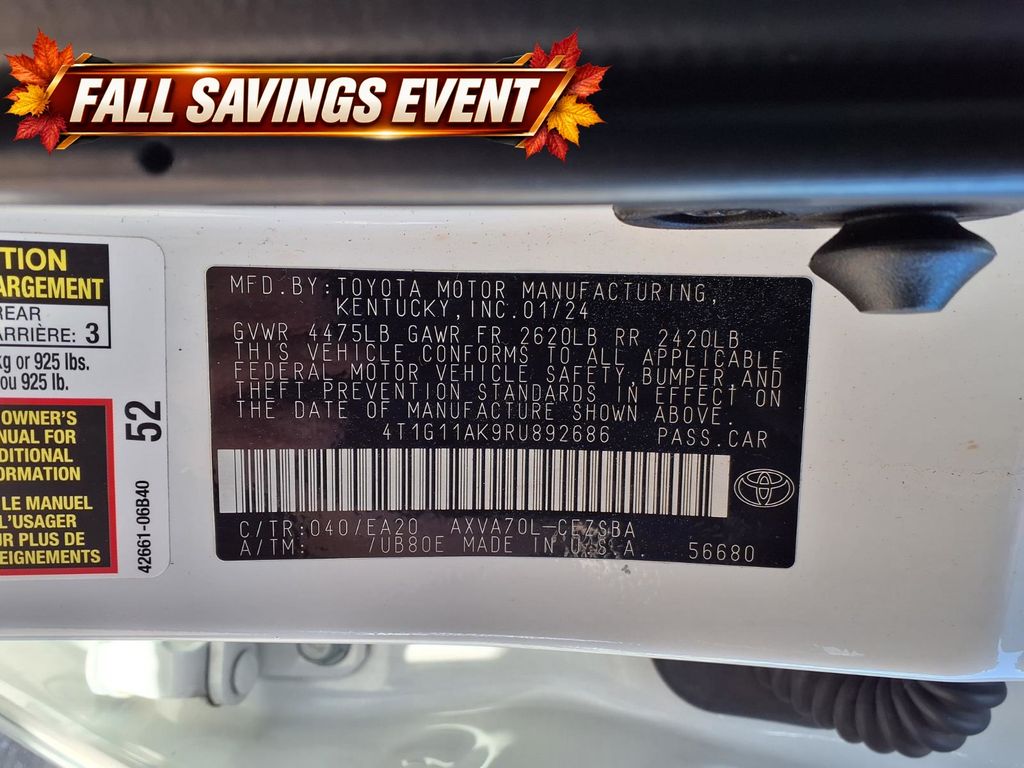 Used 2024 Ice Toyota SE image 13