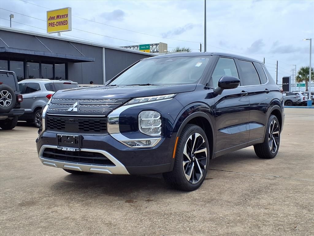 Used 2024  Mitsubishi SE image 4