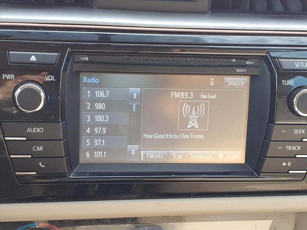 Used 2016 Super White Toyota LE image 28