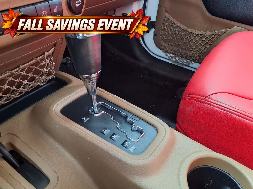 Used 2013 Bright White Clearcoat Jeep Unlimited Sahara image 20