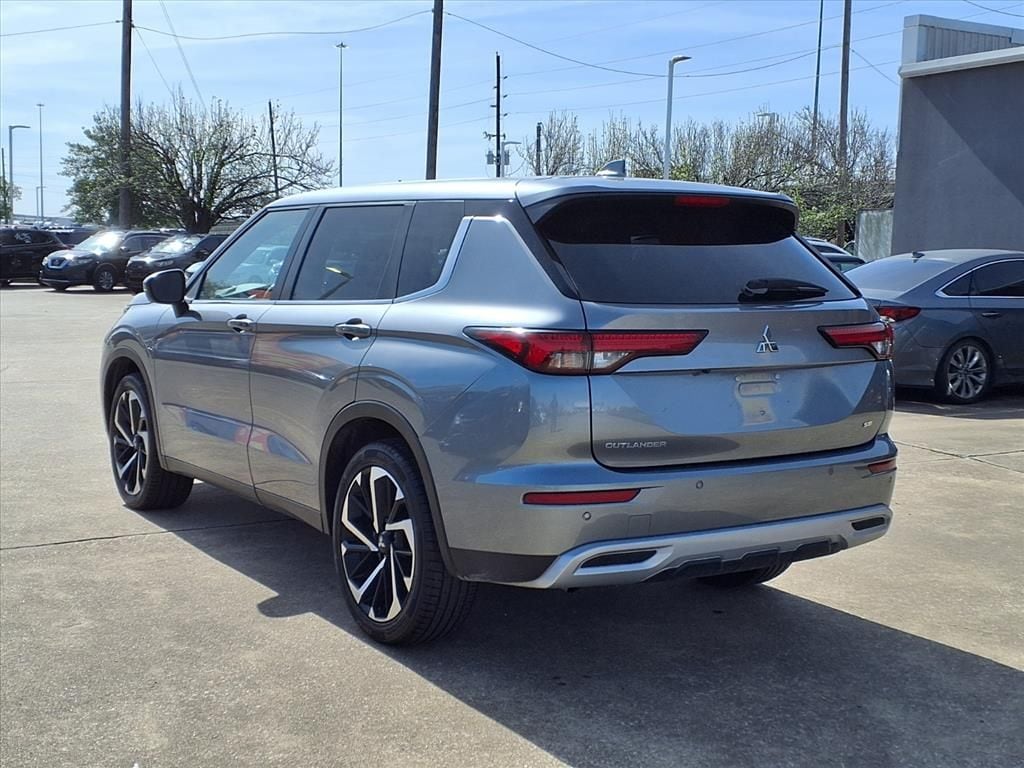 Used 2024 Gray Mitsubishi SE image 2