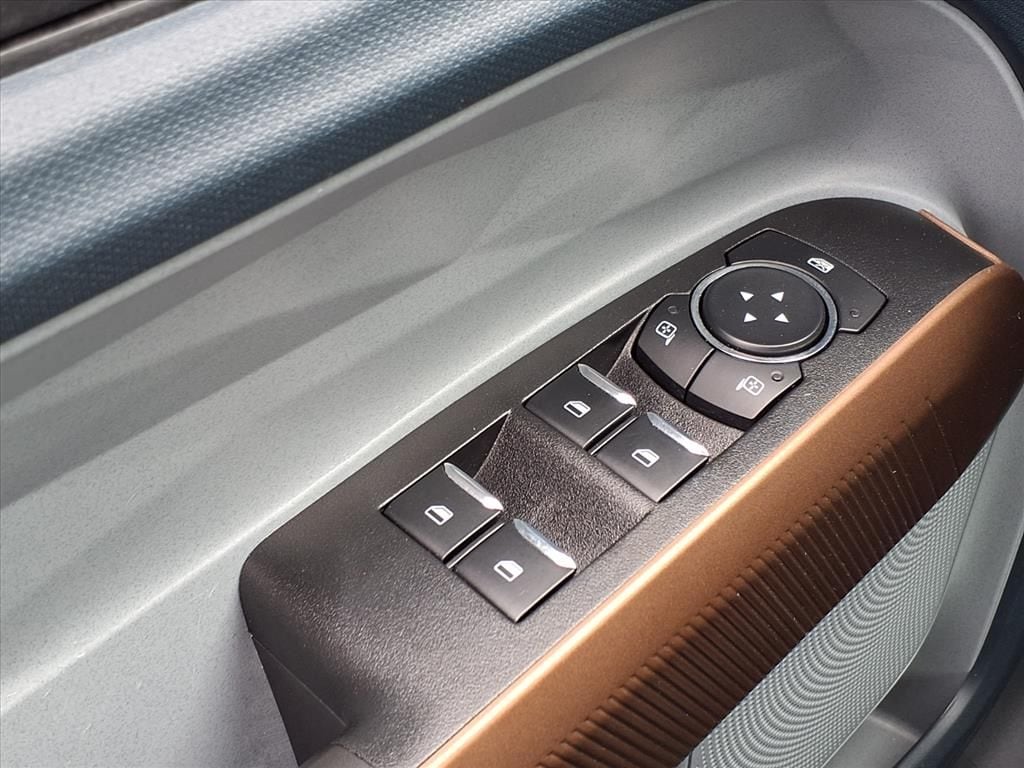 Used 2024 Cactus Gray Ford Lariat image 29