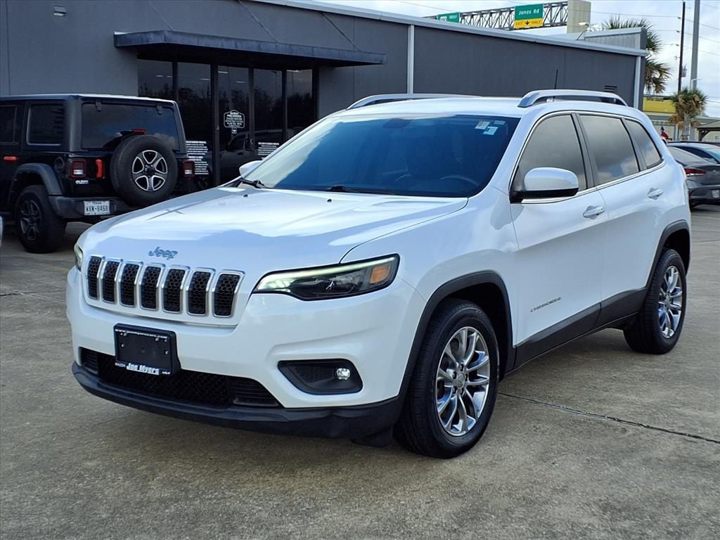 Used 2019 Bright White Clearcoat Jeep Latitude Plus image 3