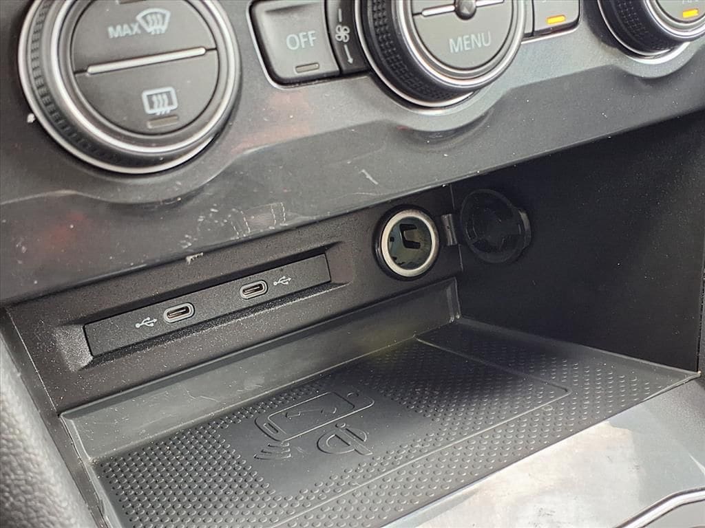 Used 2021 Pure White Volkswagen 2.0T SE image 26