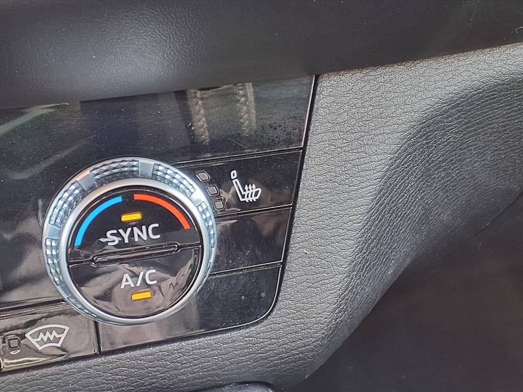 Used 2024 Gray Mitsubishi SE image 16