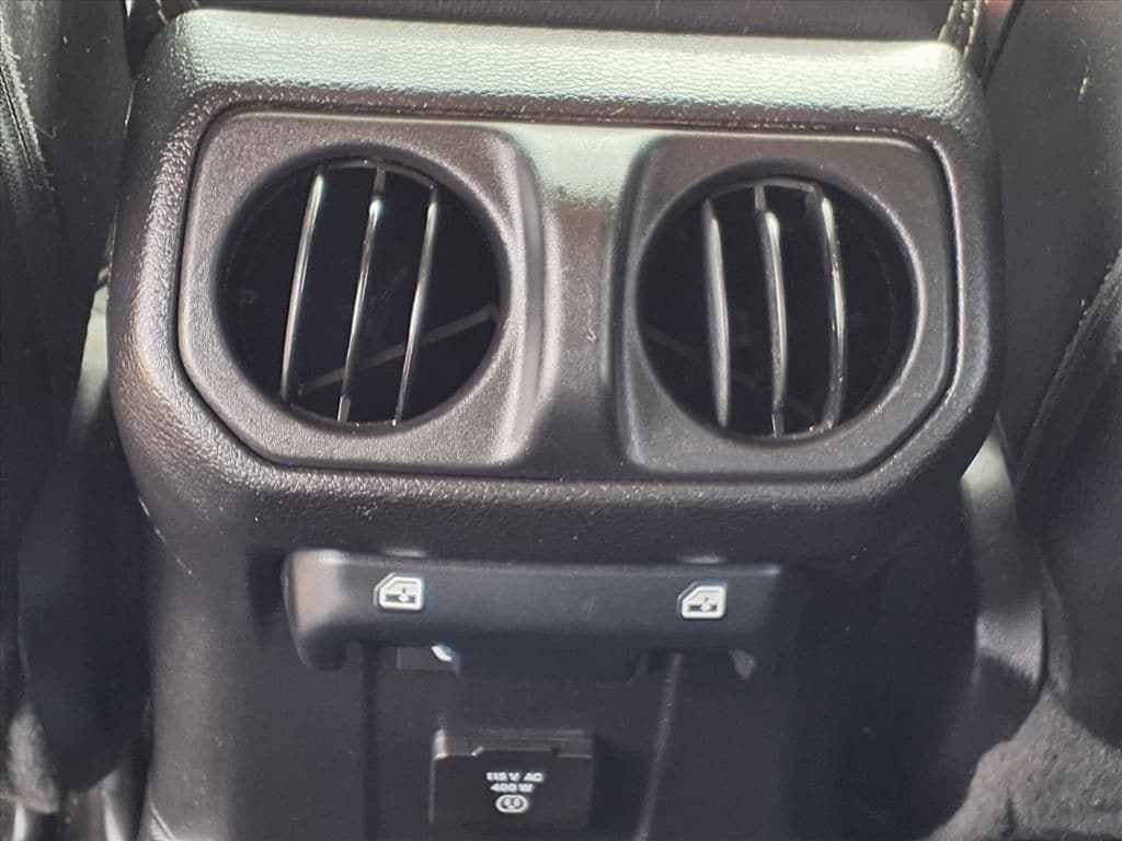 Used 2021 Granite Crystal Metallic Clearcoat Jeep Overland image 10