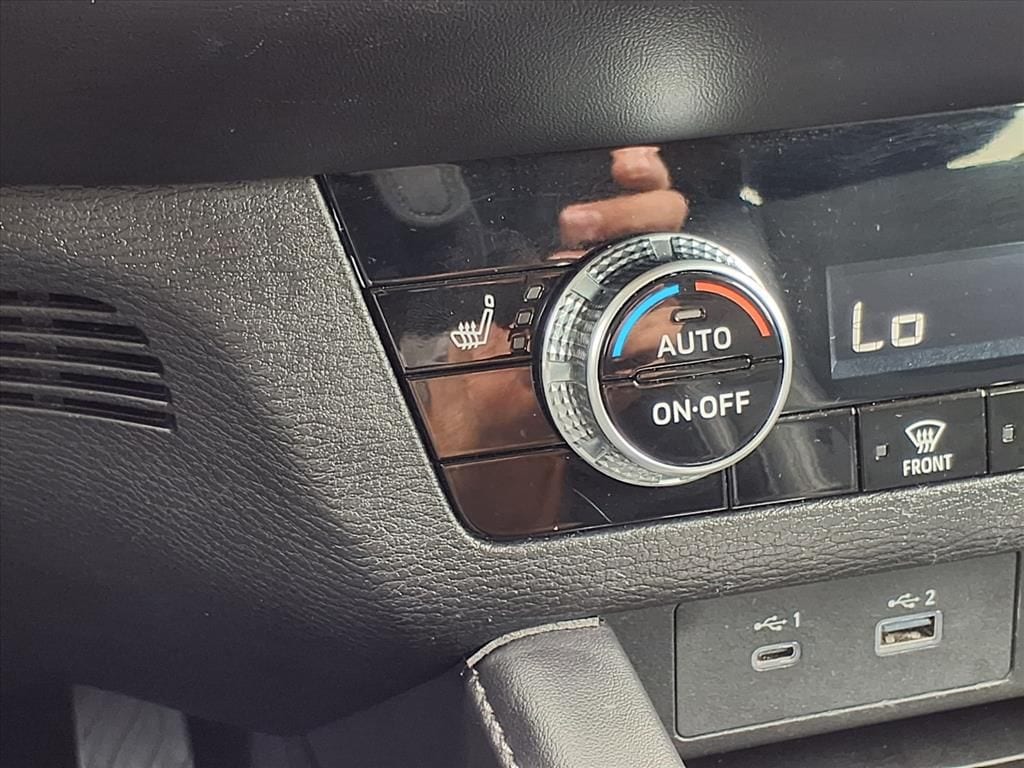 Used 2024  Mitsubishi SE image 26