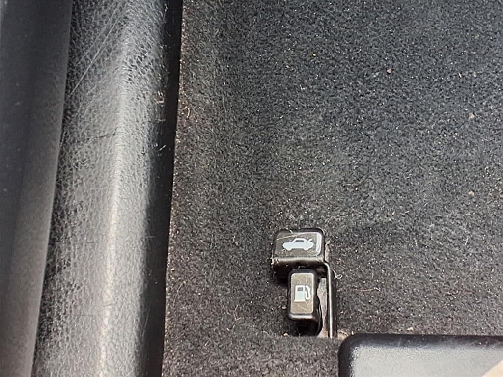 Used 2016 Super White Toyota LE image 24