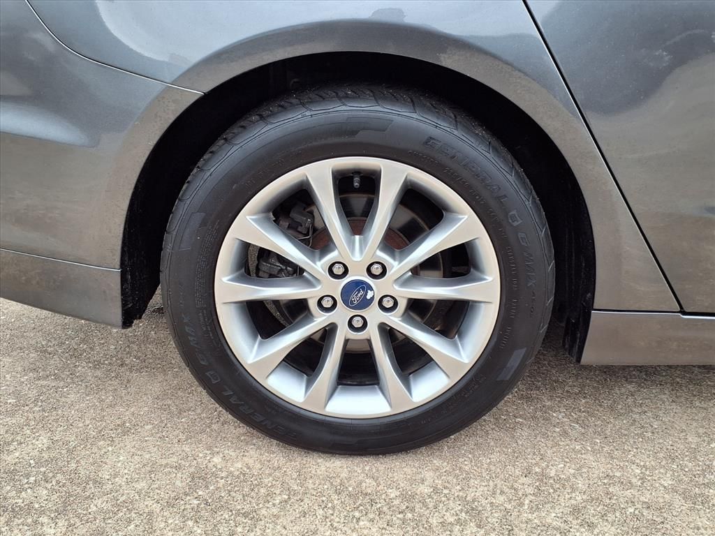 Used 2017 Magnetic Ford SE image 10