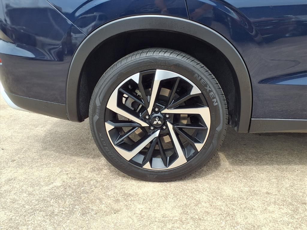 Used 2024  Mitsubishi SE image 9