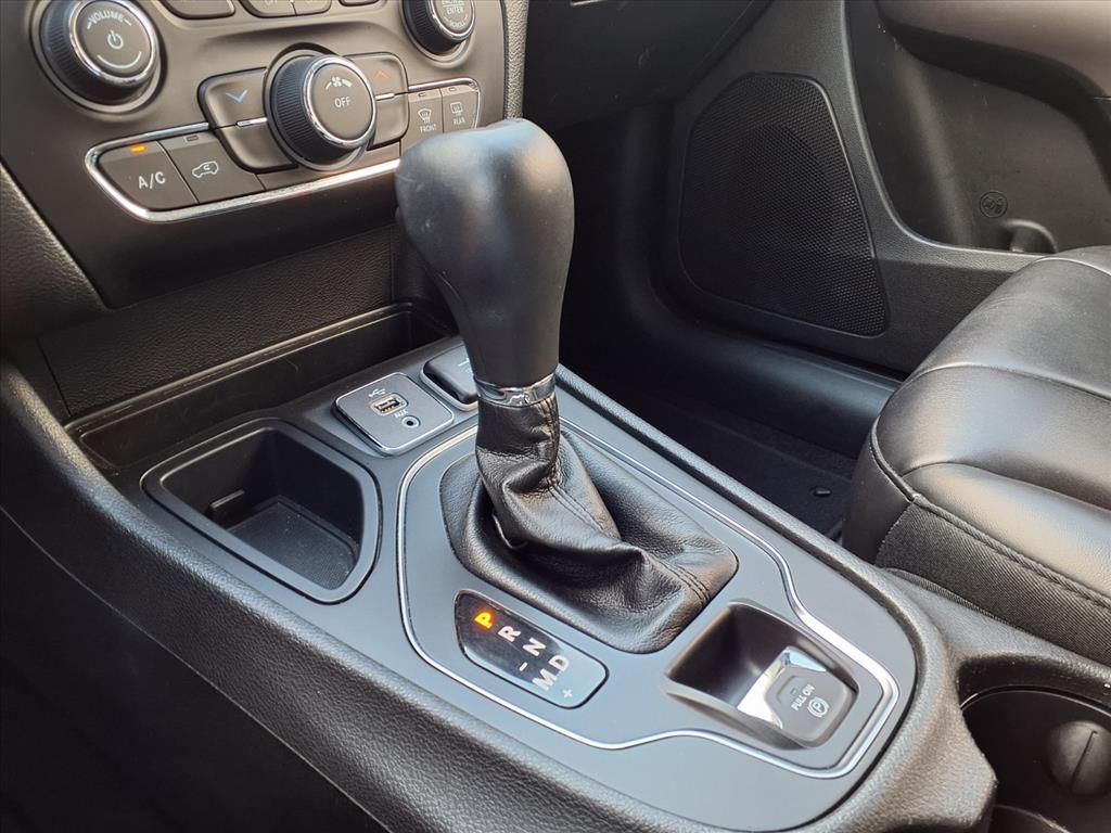 Used 2019 Bright White Clearcoat Jeep Latitude Plus image 19