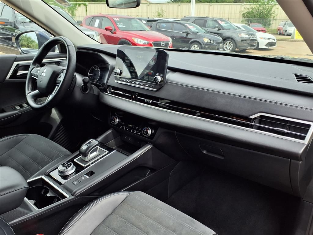 Used 2024  Mitsubishi SE image 15