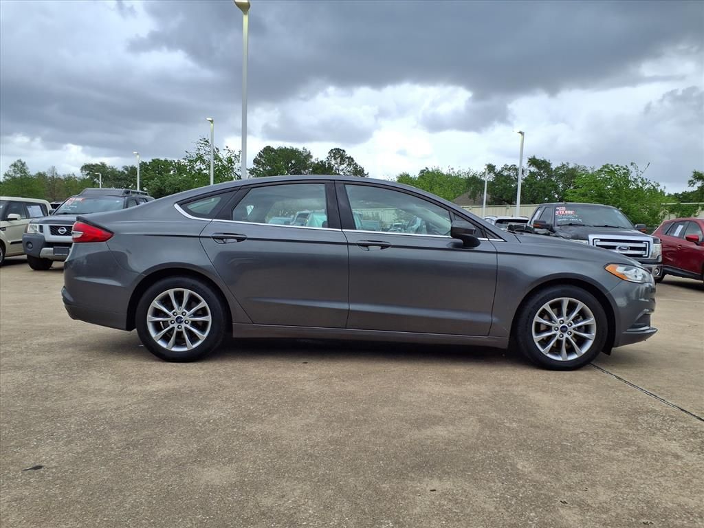 Used 2017 Magnetic Ford SE image 9