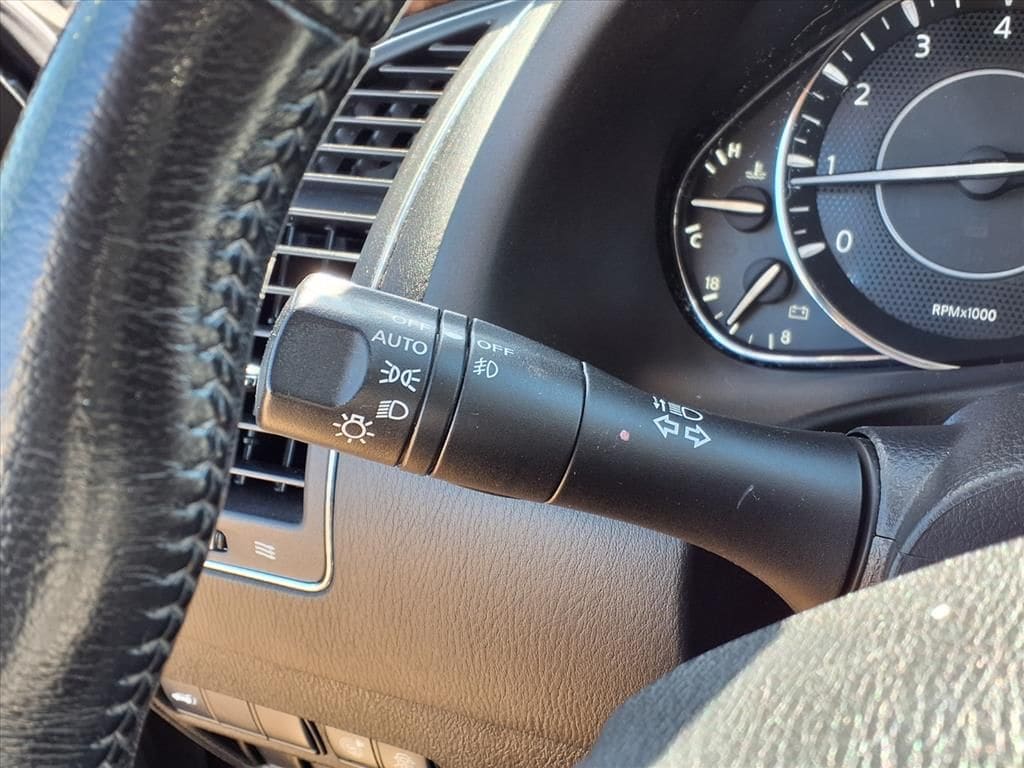 Used 2020 Gun Metallic Nissan SL image 18