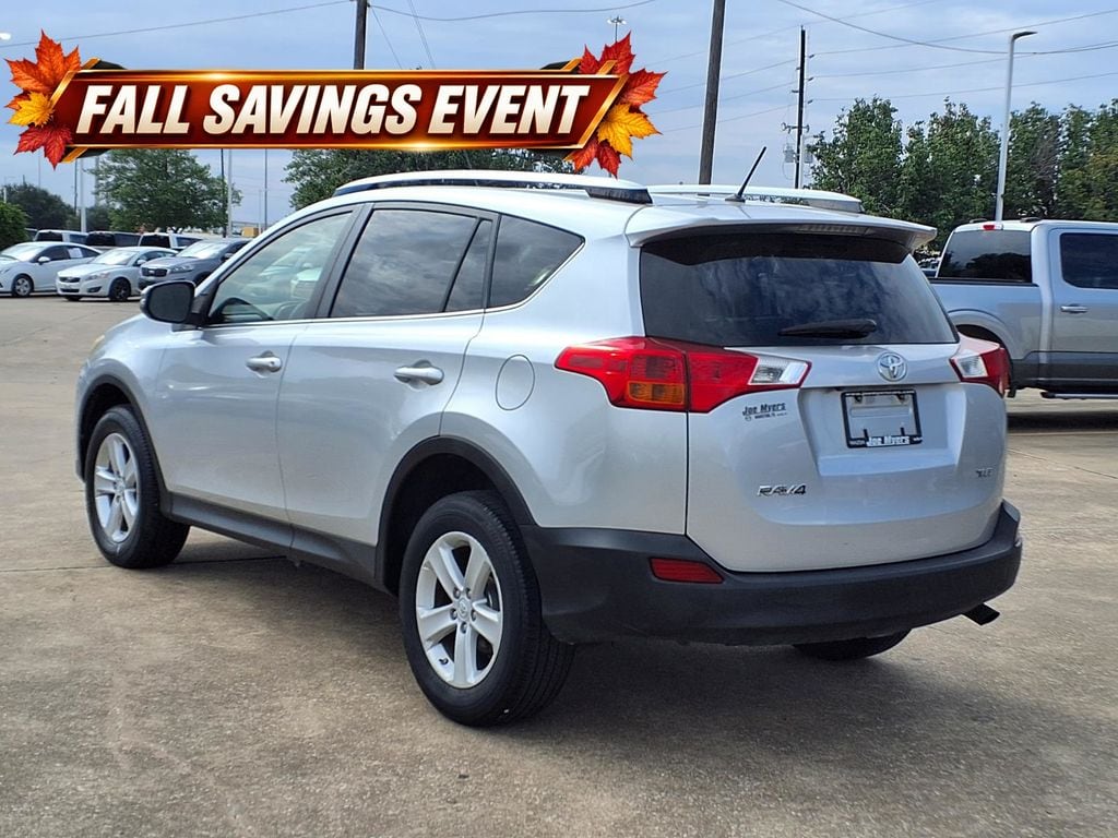 Used 2013 Classic Silver Metallic Toyota XLE image 2