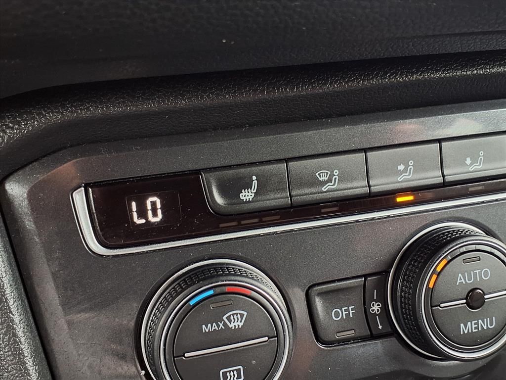 Used 2021 Pure White Volkswagen 2.0T SE image 28