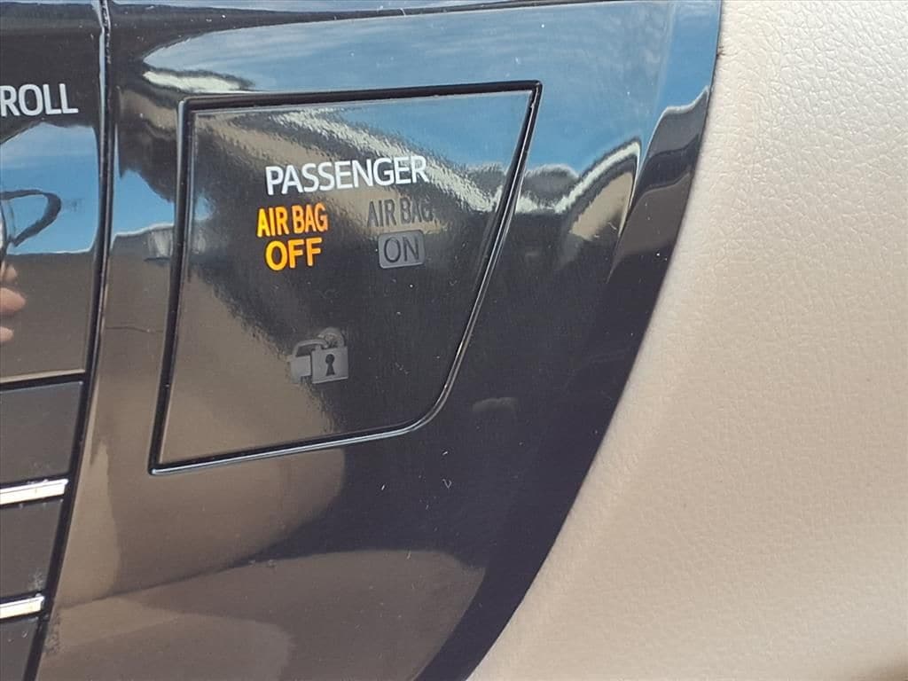 Used 2016 Super White Toyota LE image 25